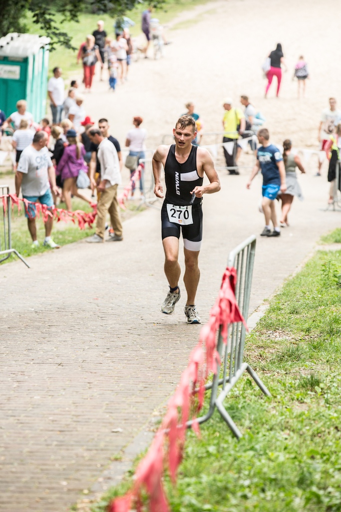 Legniccy twardziele walczyli na trasie triathlonu w Sławie