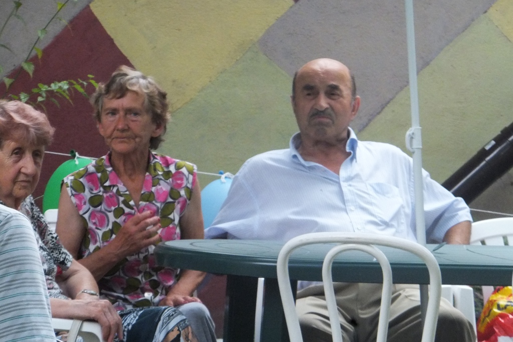 Wspólne grillowanie seniorów w Domu Dziennego Pobytu