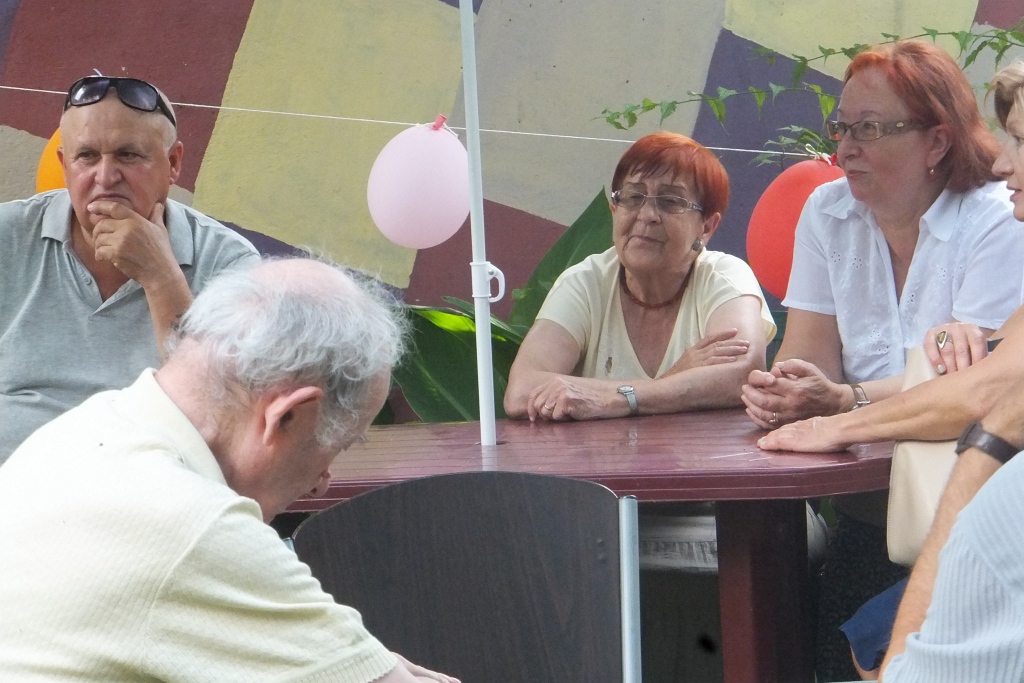 Wspólne grillowanie seniorów w Domu Dziennego Pobytu