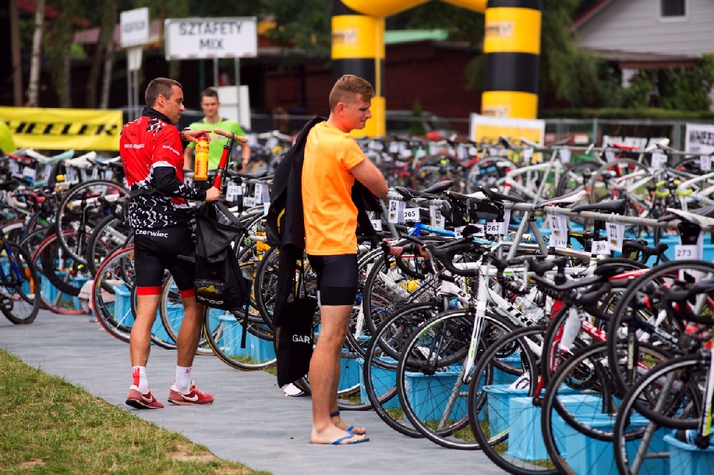 Legniccy twardziele walczyli na trasie triathlonu w Sławie