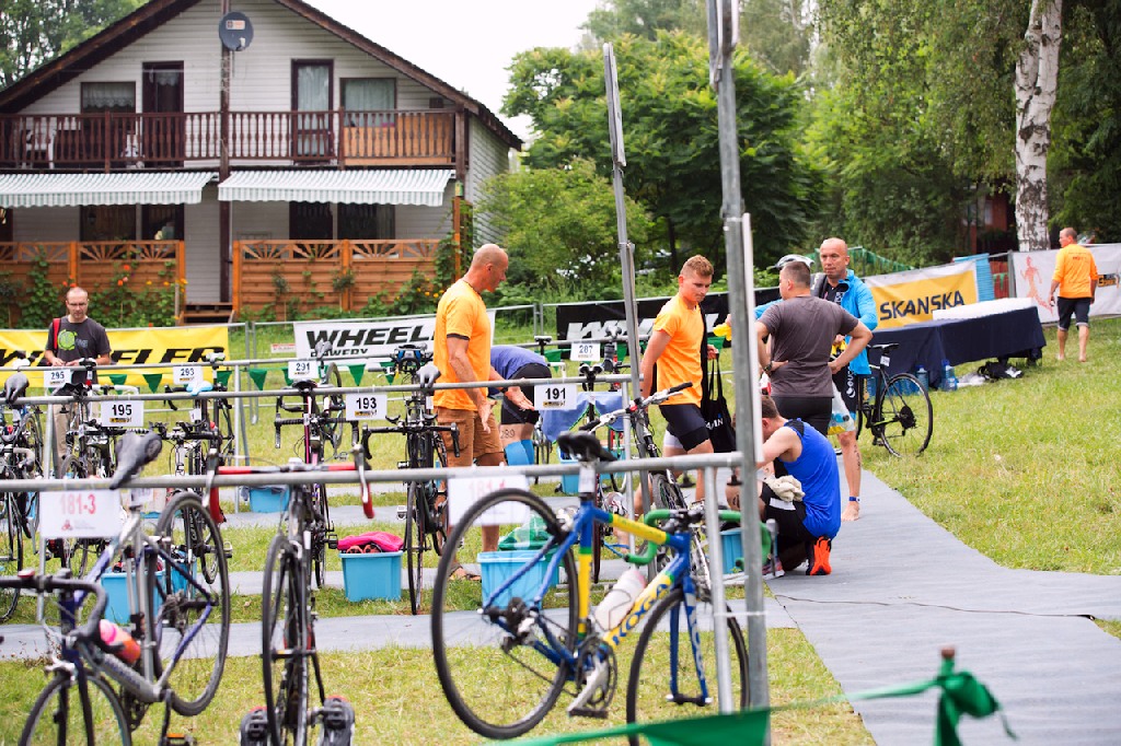 Legniccy twardziele walczyli na trasie triathlonu w Sławie