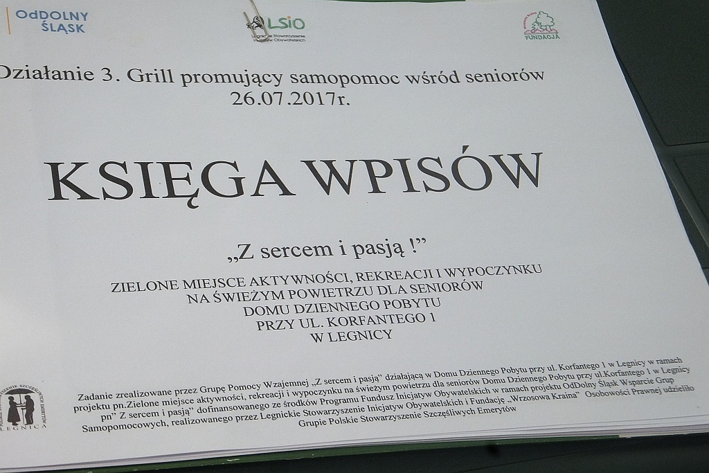 Wspólne grillowanie seniorów w Domu Dziennego Pobytu