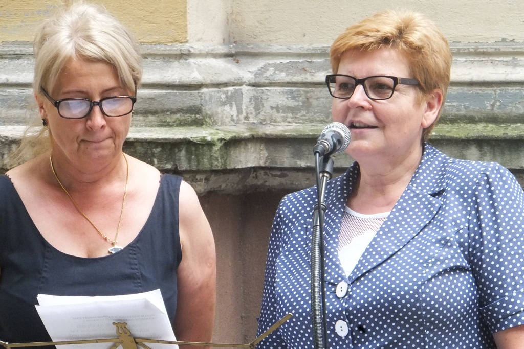 Wspólne grillowanie seniorów w Domu Dziennego Pobytu