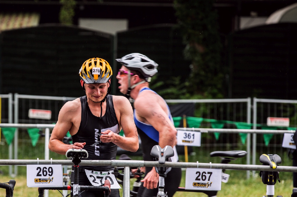 Legniccy twardziele walczyli na trasie triathlonu w Sławie