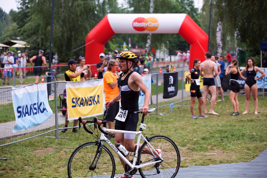 Legniccy twardziele walczyli na trasie triathlonu w Sławie