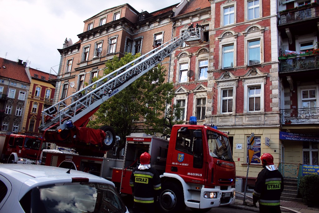 Trzy osoby zostały ranne w pożarze mieszkania przy ulicy Rataja