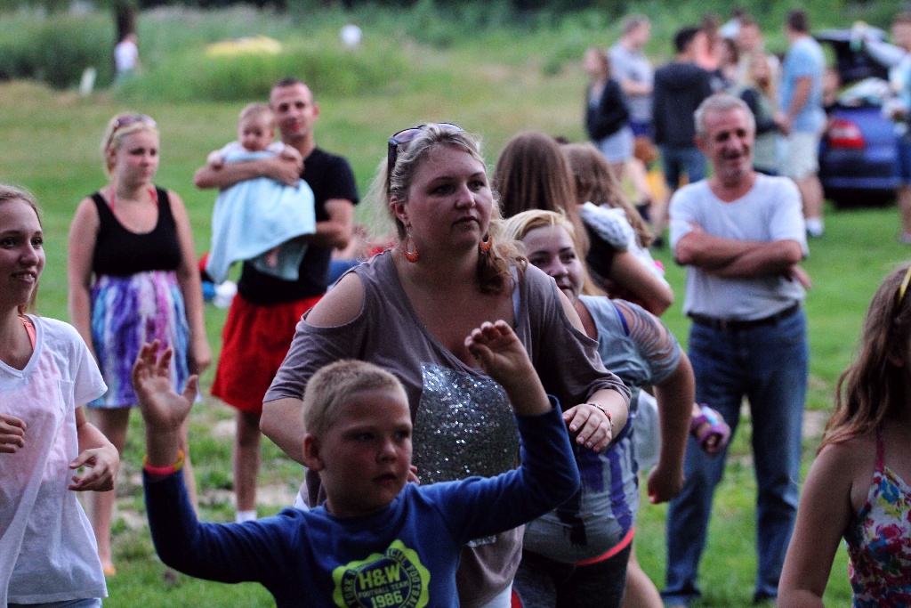 W Jezierzanach odbyła się druga edycja pływających lampionów