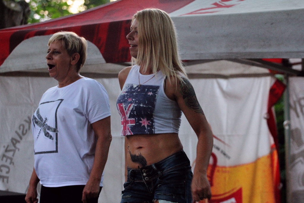 W Jezierzanach odbyła się druga edycja pływających lampionów