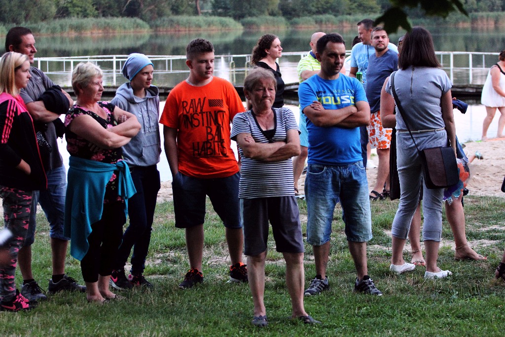 W Jezierzanach odbyła się druga edycja pływających lampionów