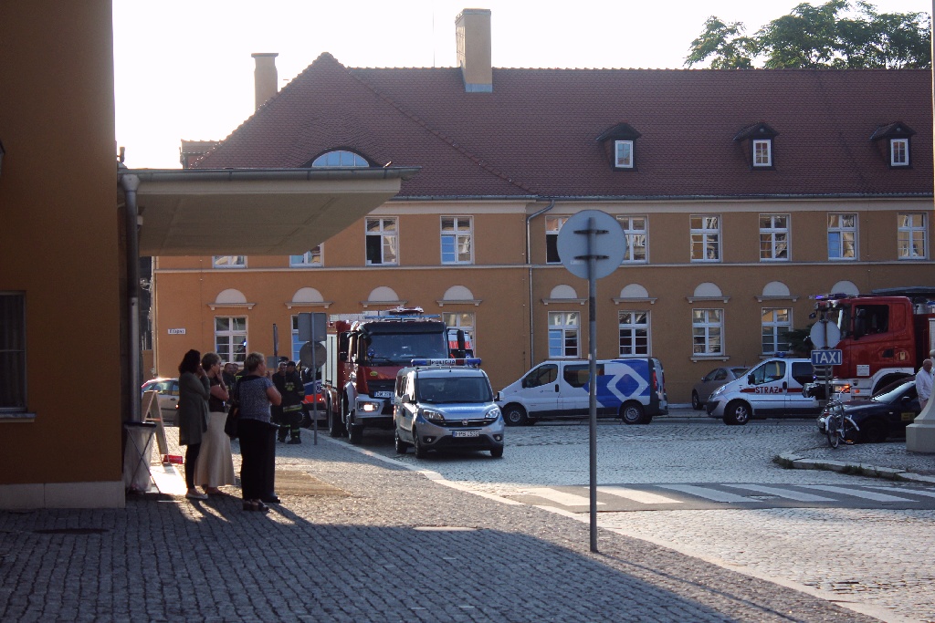 Policja sprawdza podejrzane bagaże pozostawione na dworcu PKP