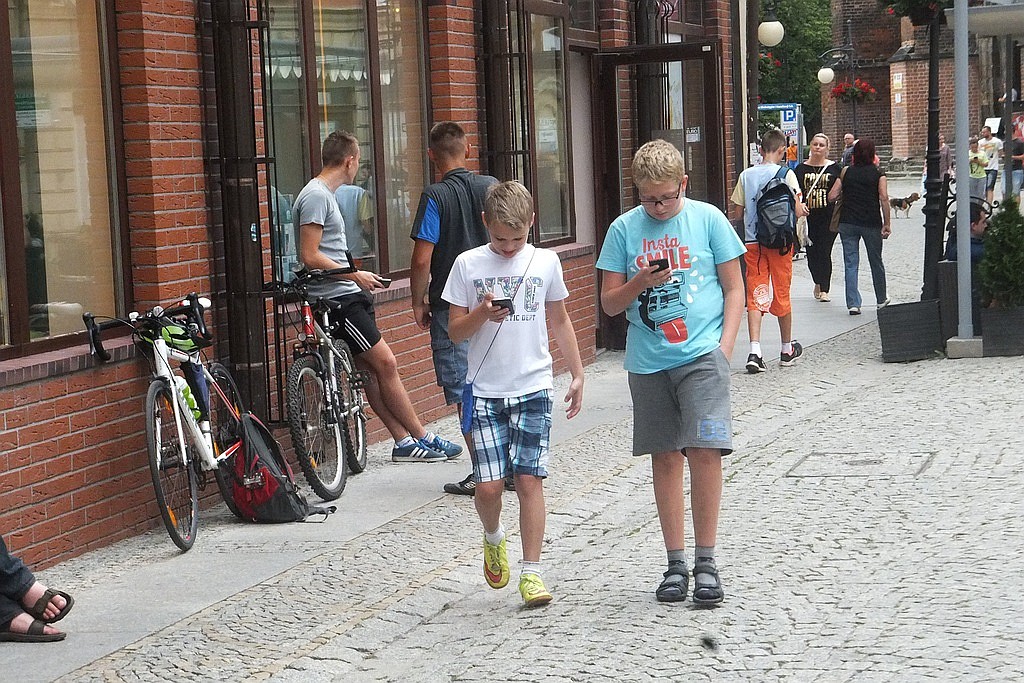 Wielkie polowanie na Pokemony w okolicach Galerii Piastów