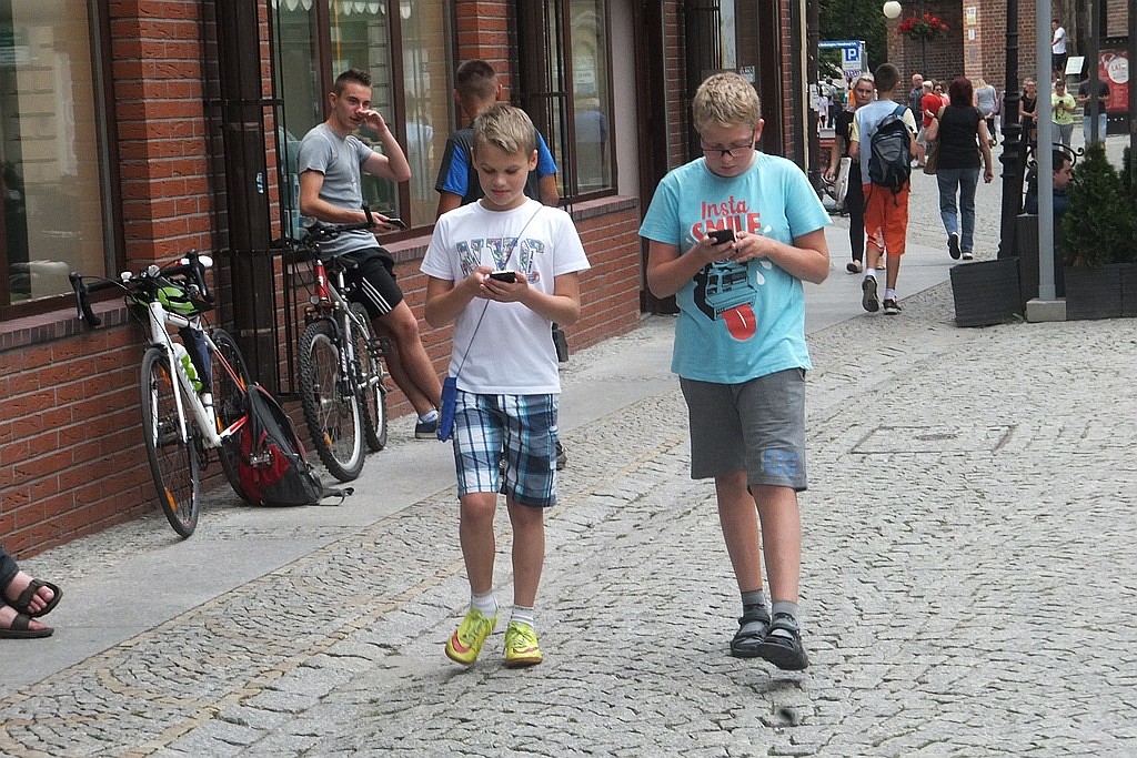 Wielkie polowanie na Pokemony w okolicach Galerii Piastów