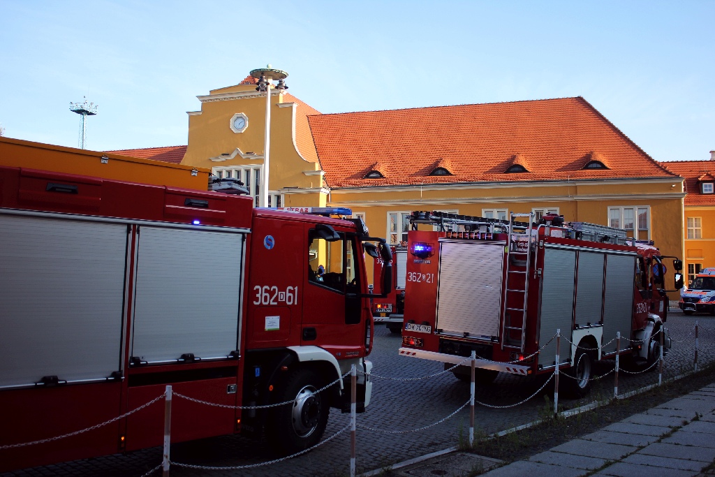 Policja sprawdza podejrzane bagaże pozostawione na dworcu PKP
