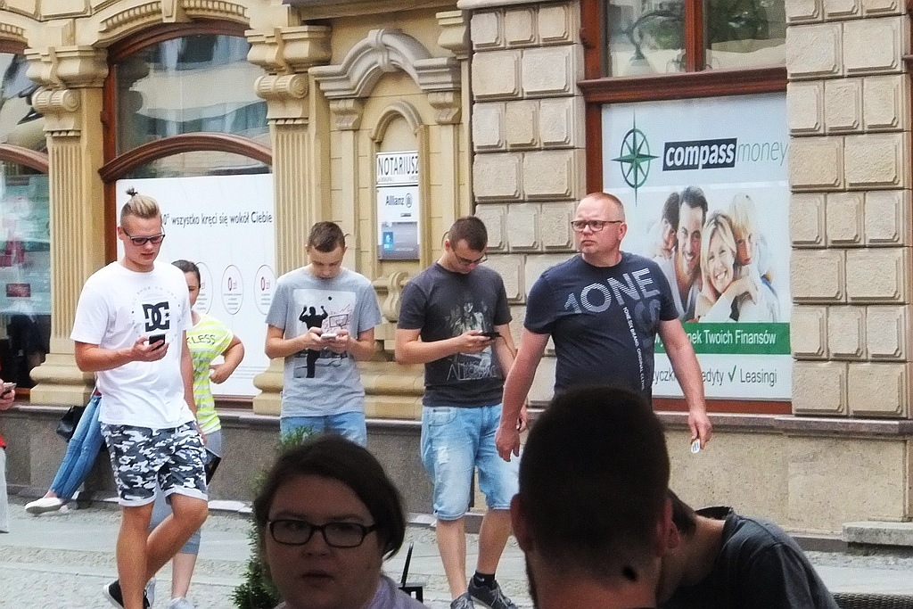 Wielkie polowanie na Pokemony w okolicach Galerii Piastów