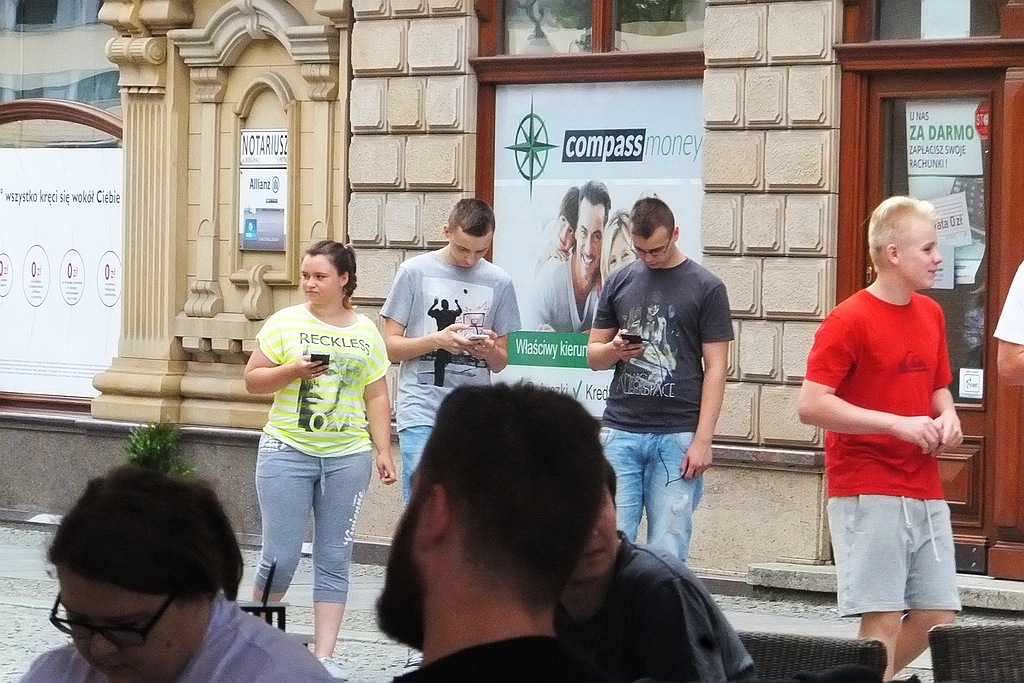 Wielkie polowanie na Pokemony w okolicach Galerii Piastów