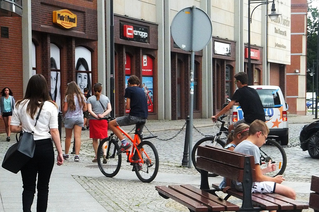 Wielkie polowanie na Pokemony w okolicach Galerii Piastów