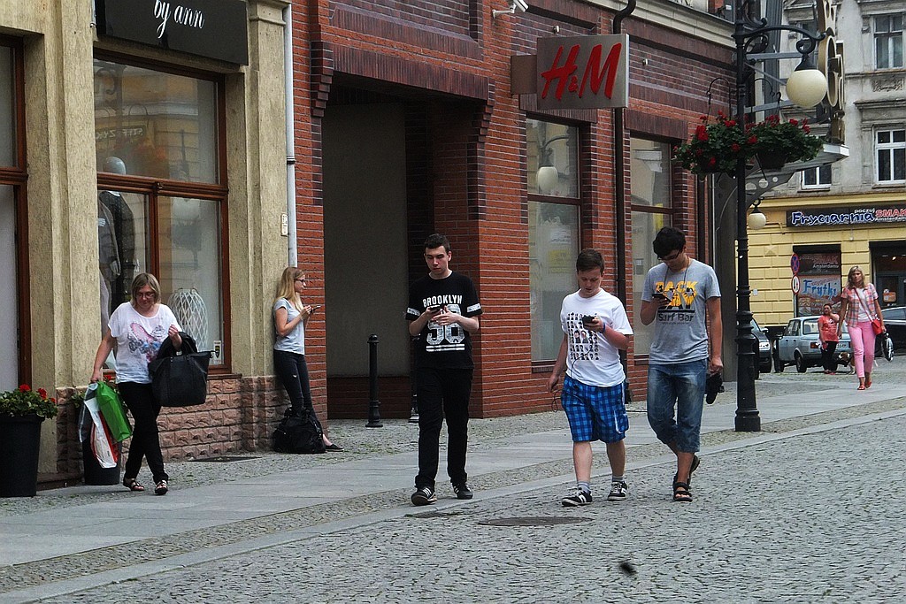 Wielkie polowanie na Pokemony w okolicach Galerii Piastów