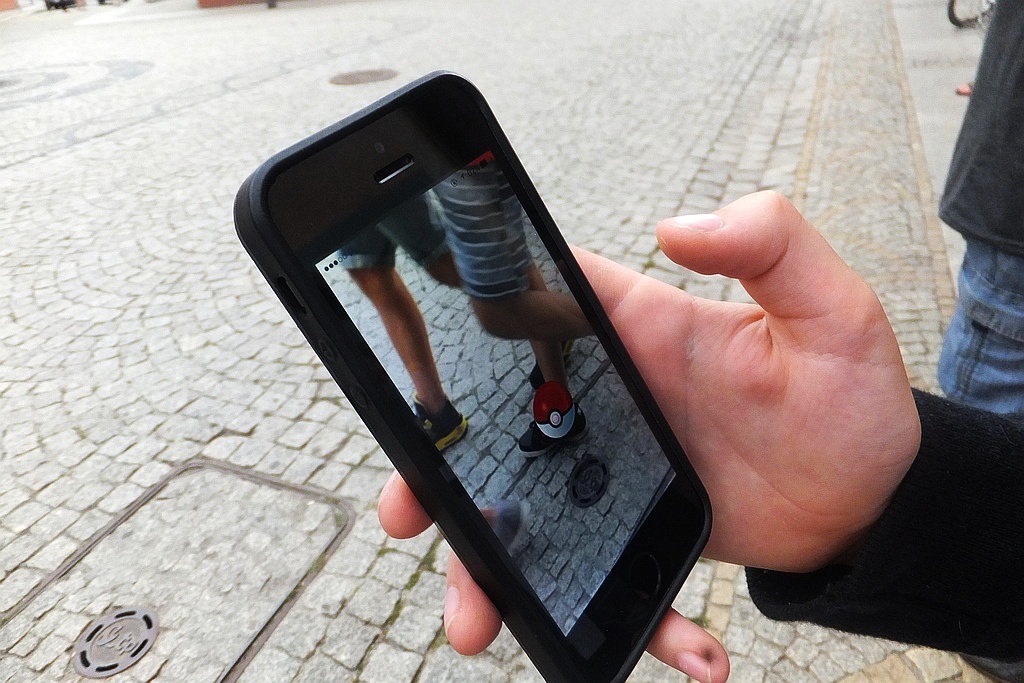 Wielkie polowanie na Pokemony w okolicach Galerii Piastów