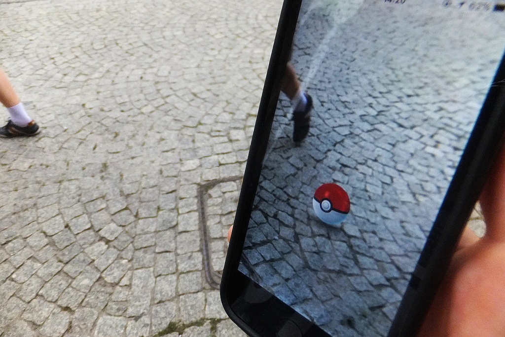 Wielkie polowanie na Pokemony w okolicach Galerii Piastów