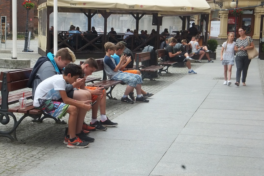 Wielkie polowanie na Pokemony w okolicach Galerii Piastów