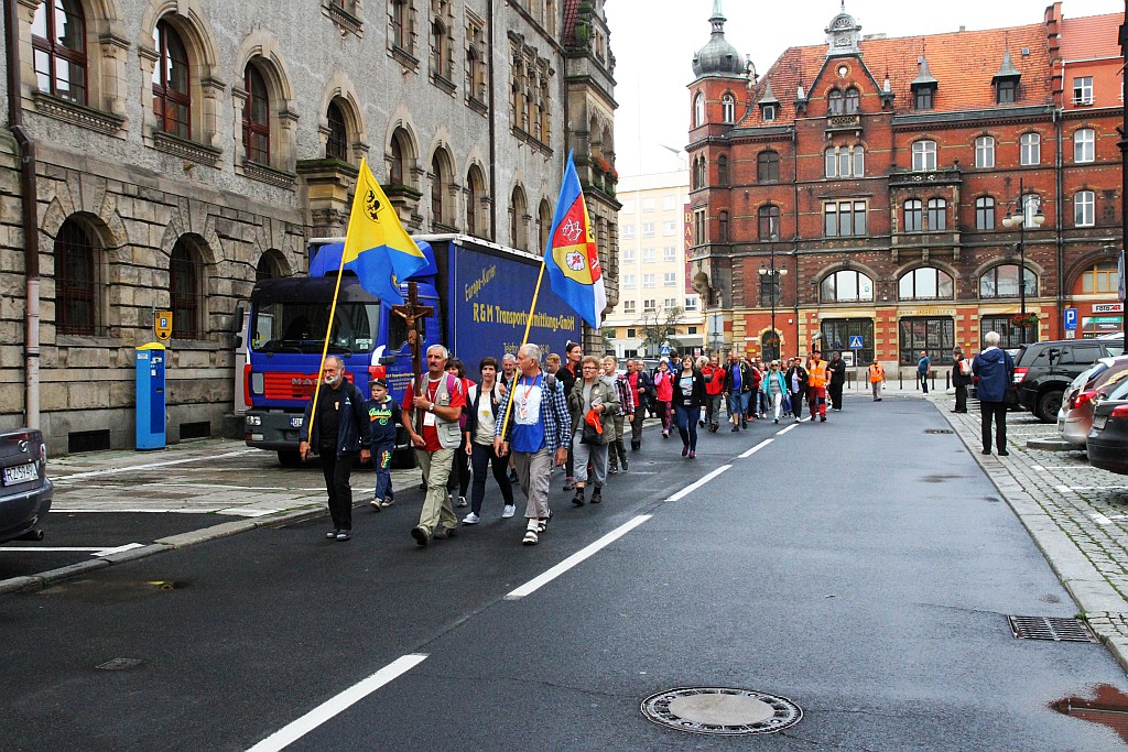 Ponad pięćdziesięciu pielgrzymów wyruszyło do Krzeszowa