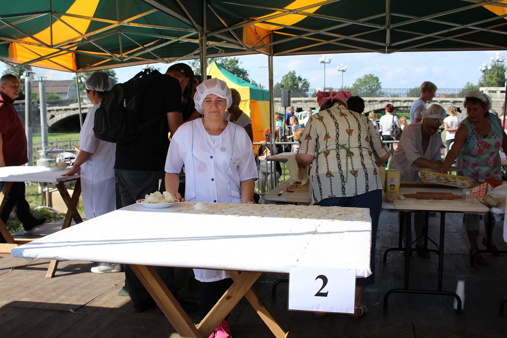 Antonina Karpuła nowym mistrzem Legnicy w lepieniu pierogów
