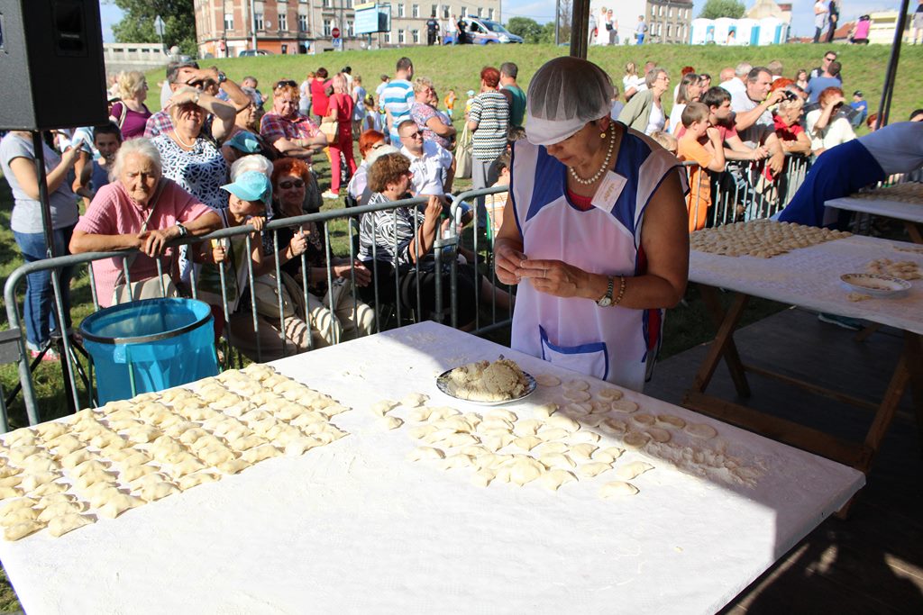 Antonina Karpuła nowym mistrzem Legnicy w lepieniu pierogów