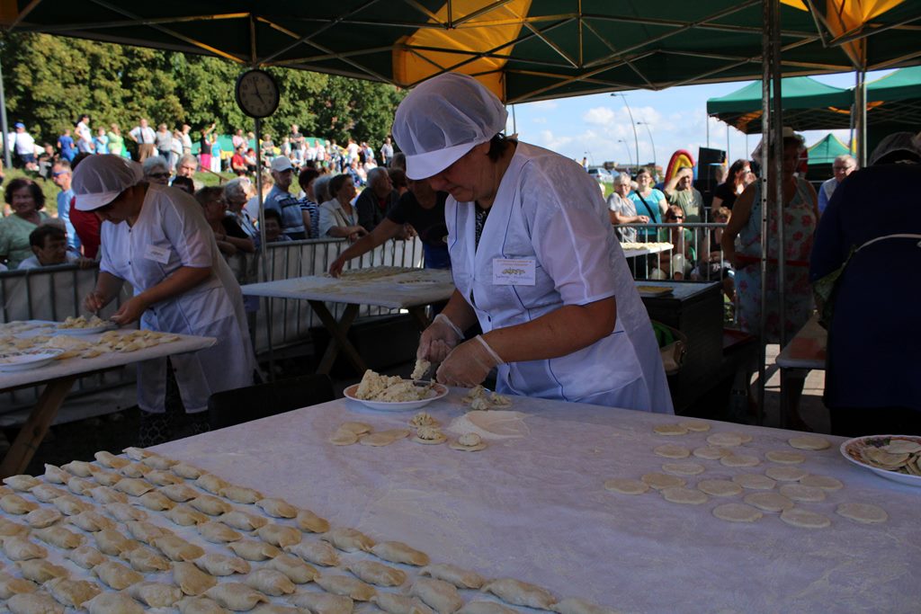 Antonina Karpuła nowym mistrzem Legnicy w lepieniu pierogów
