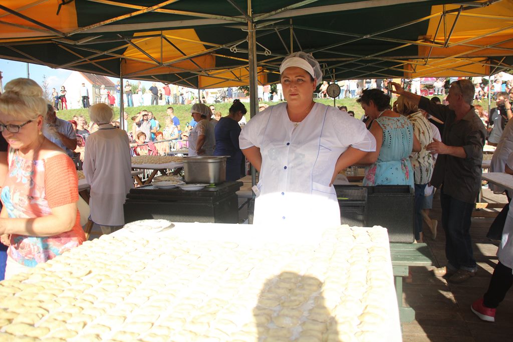 Antonina Karpuła nowym mistrzem Legnicy w lepieniu pierogów