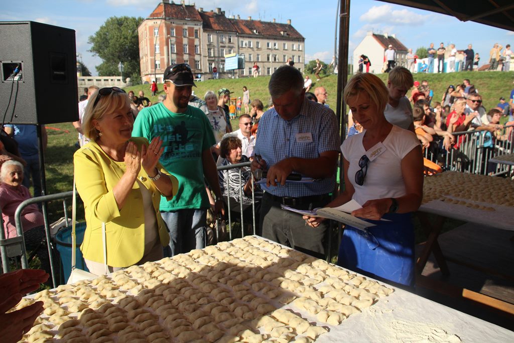 Antonina Karpuła nowym mistrzem Legnicy w lepieniu pierogów