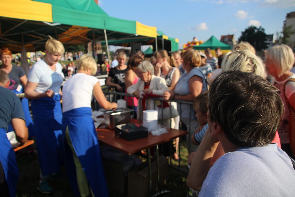 Antonina Karpuła nowym mistrzem Legnicy w lepieniu pierogów