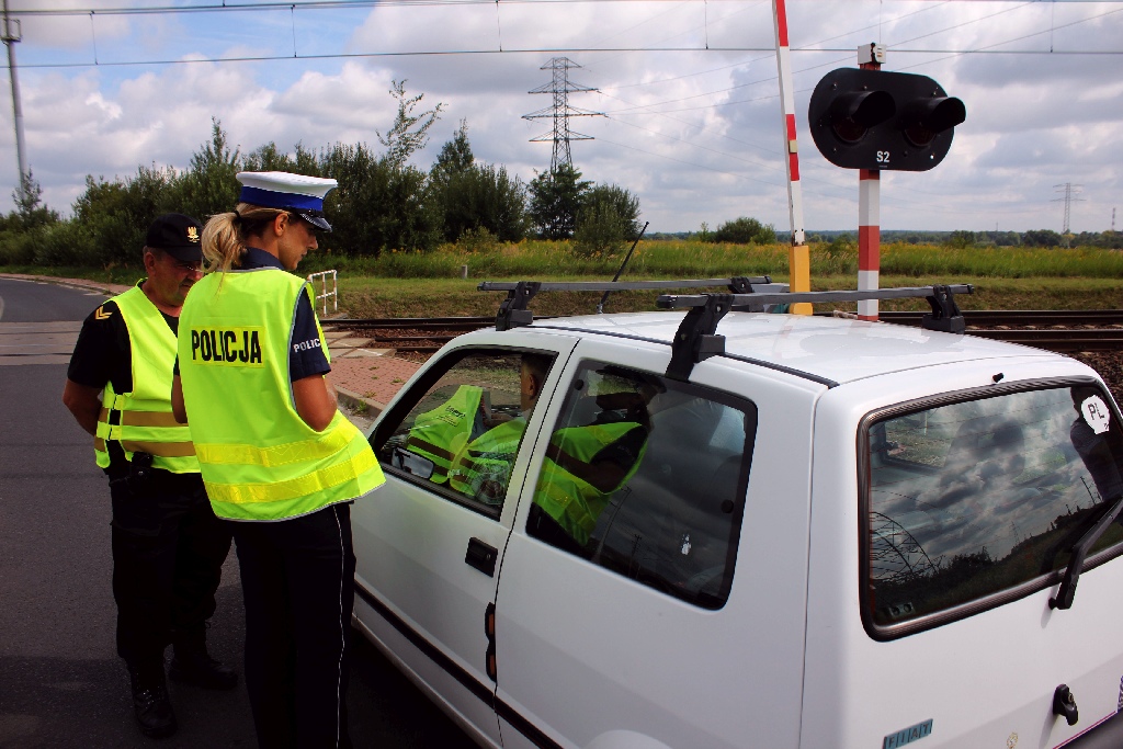 Policja i SOK  wzięły pod lupę legnickie przejazdy kolejowe