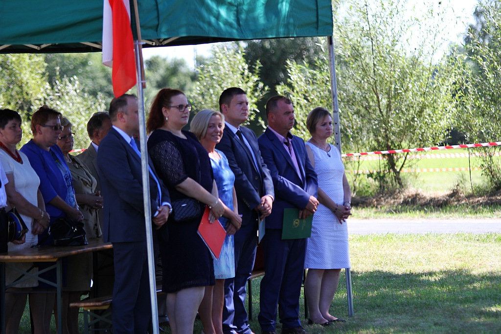 Mieszkańcy gminy Ruja bawią sie na dożynkach w Tyńcu