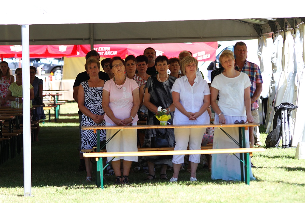 Mieszkańcy gminy Ruja bawią sie na dożynkach w Tyńcu