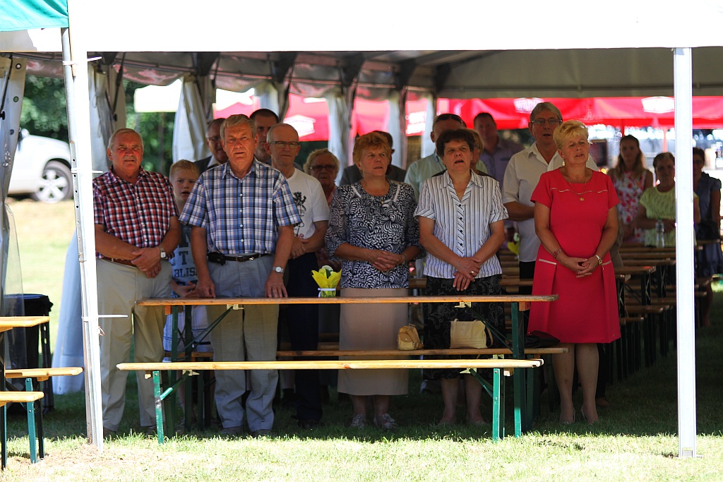 Mieszkańcy gminy Ruja bawią sie na dożynkach w Tyńcu