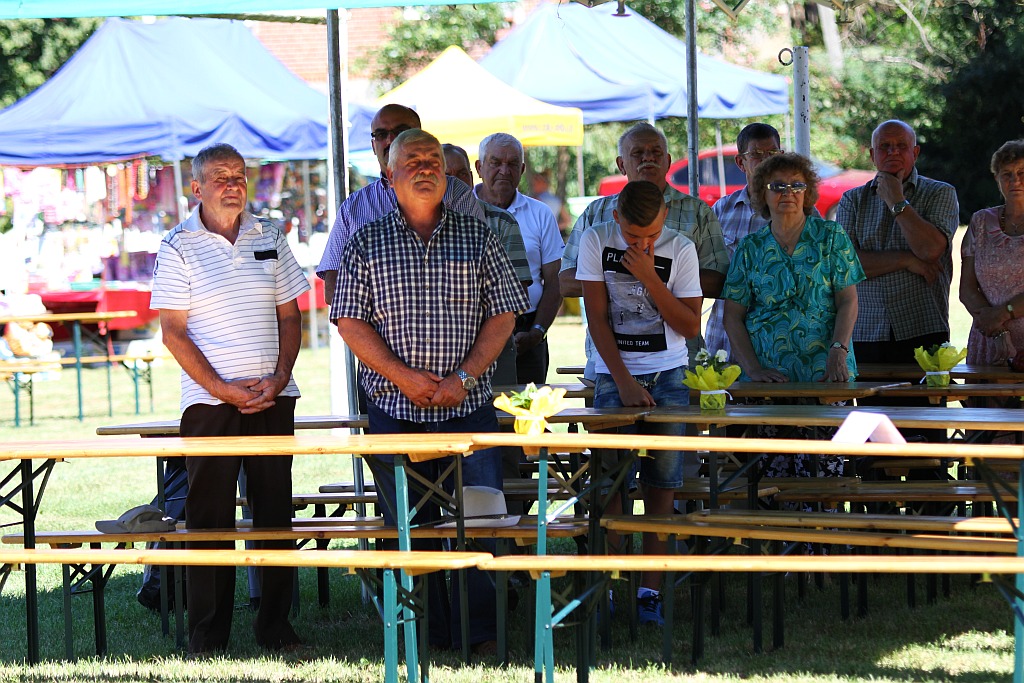 Mieszkańcy gminy Ruja bawią sie na dożynkach w Tyńcu