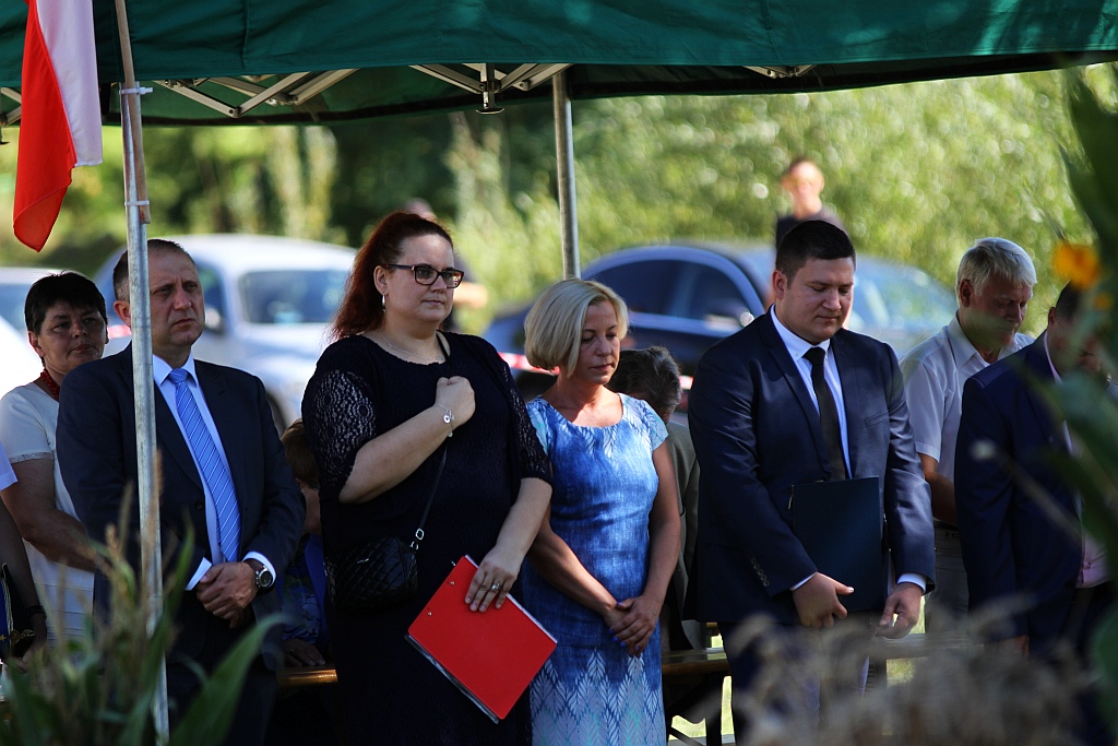 Mieszkańcy gminy Ruja bawią sie na dożynkach w Tyńcu