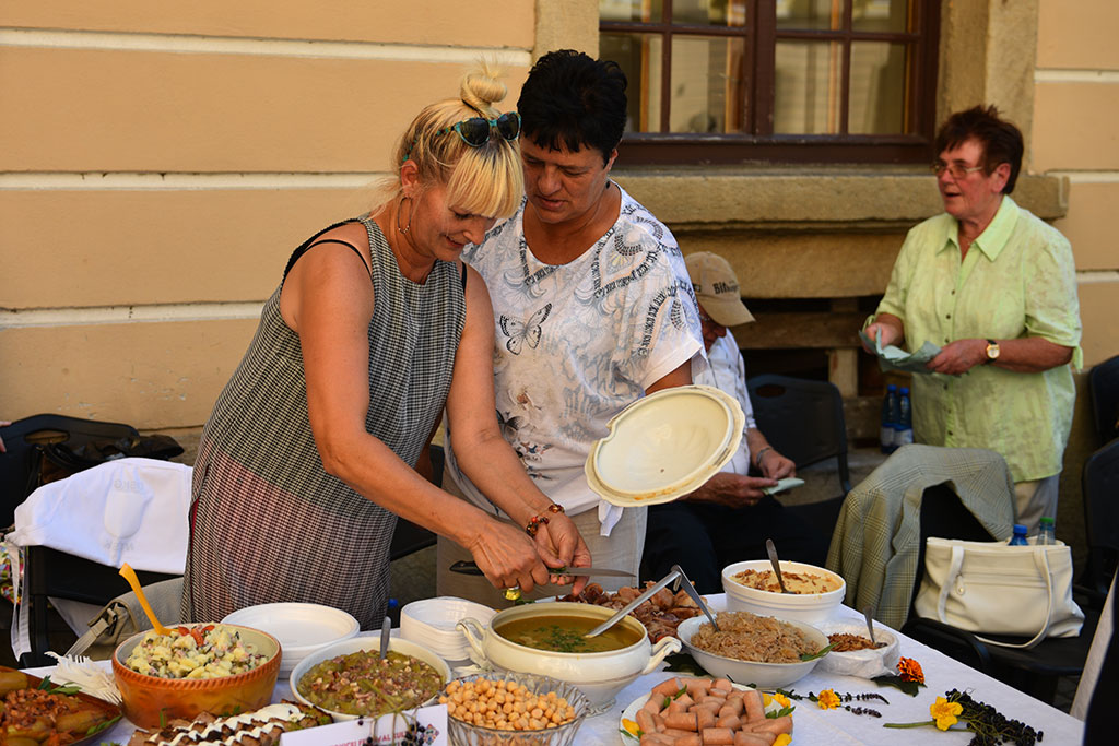 Poznawali swoich sąsiadów zza miedzi(- y). Festiwal Kultur