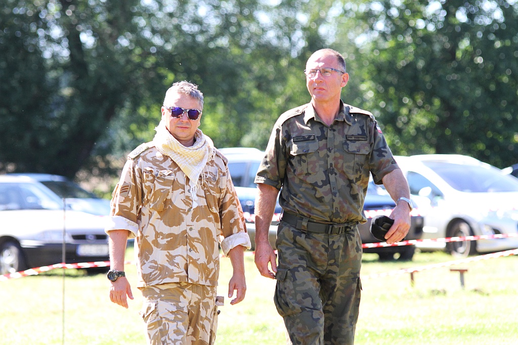 Mieszkańcy gminy Ruja bawią sie na dożynkach w Tyńcu