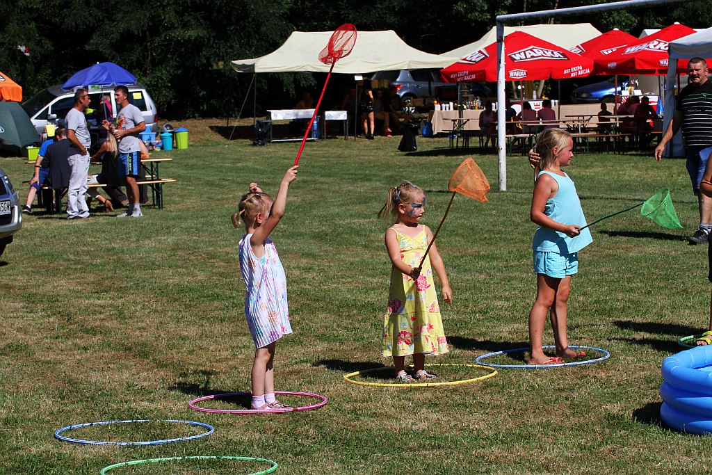 Mieszkańcy gminy Ruja bawią sie na dożynkach w Tyńcu