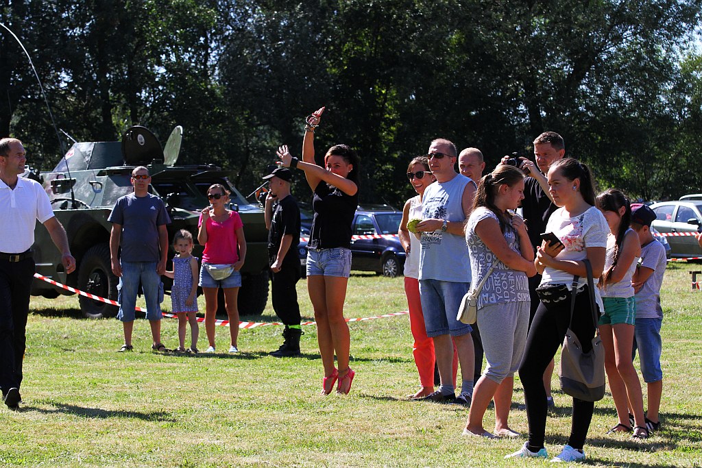 Mieszkańcy gminy Ruja bawią sie na dożynkach w Tyńcu