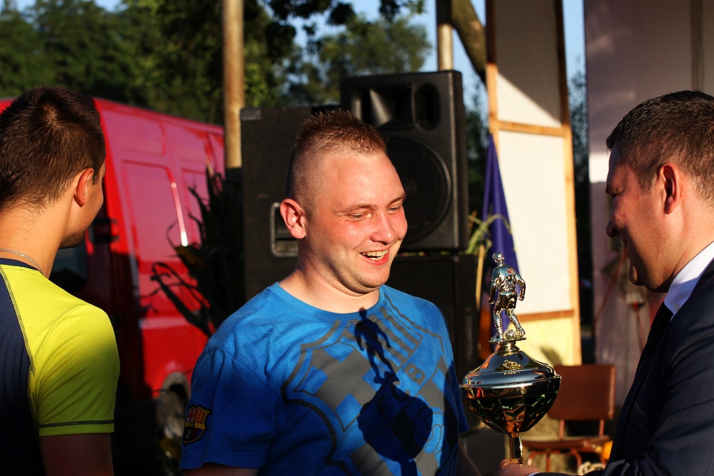 Mieszkańcy gminy Ruja bawią sie na dożynkach w Tyńcu