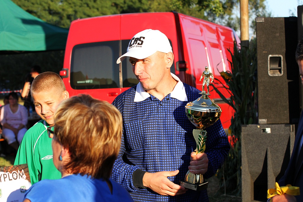 Mieszkańcy gminy Ruja bawią sie na dożynkach w Tyńcu