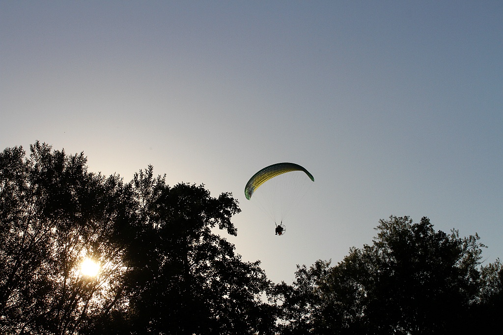 Mieszkańcy gminy Ruja bawią sie na dożynkach w Tyńcu