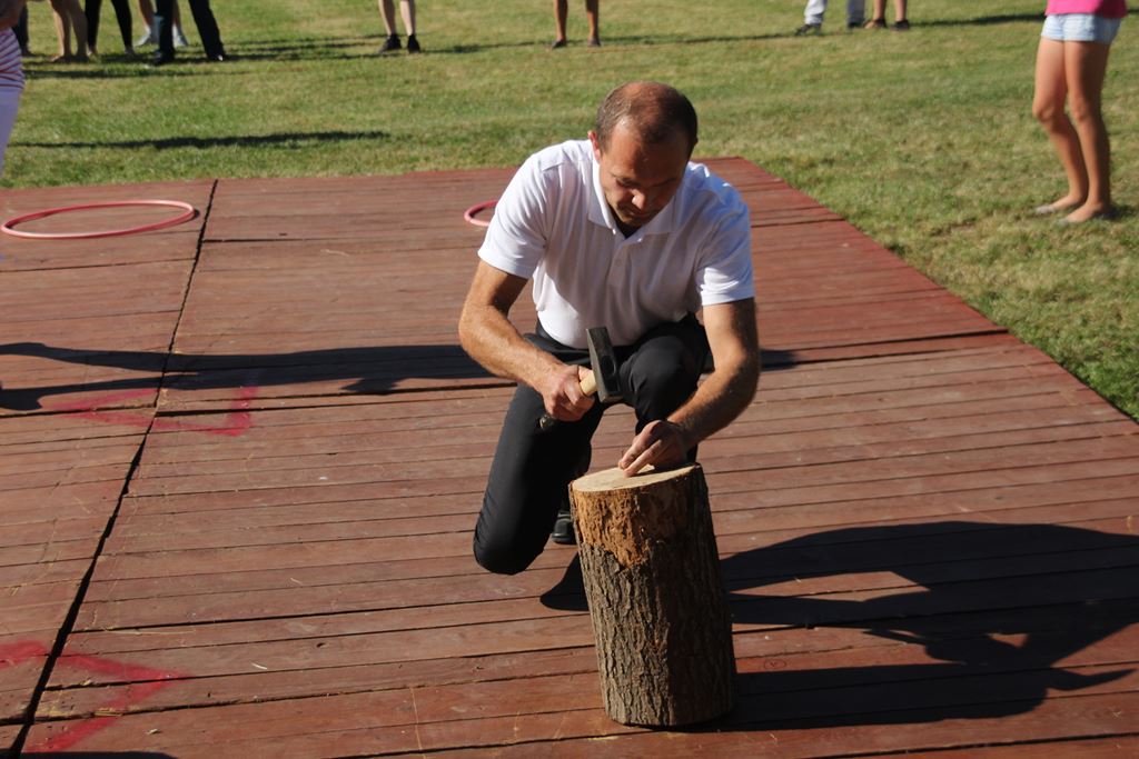Mieszkańcy gminy Ruja bawią sie na dożynkach w Tyńcu