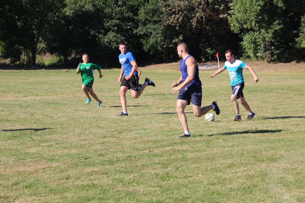 Mieszkańcy gminy Ruja bawią sie na dożynkach w Tyńcu