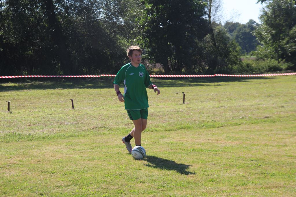 Mieszkańcy gminy Ruja bawią sie na dożynkach w Tyńcu