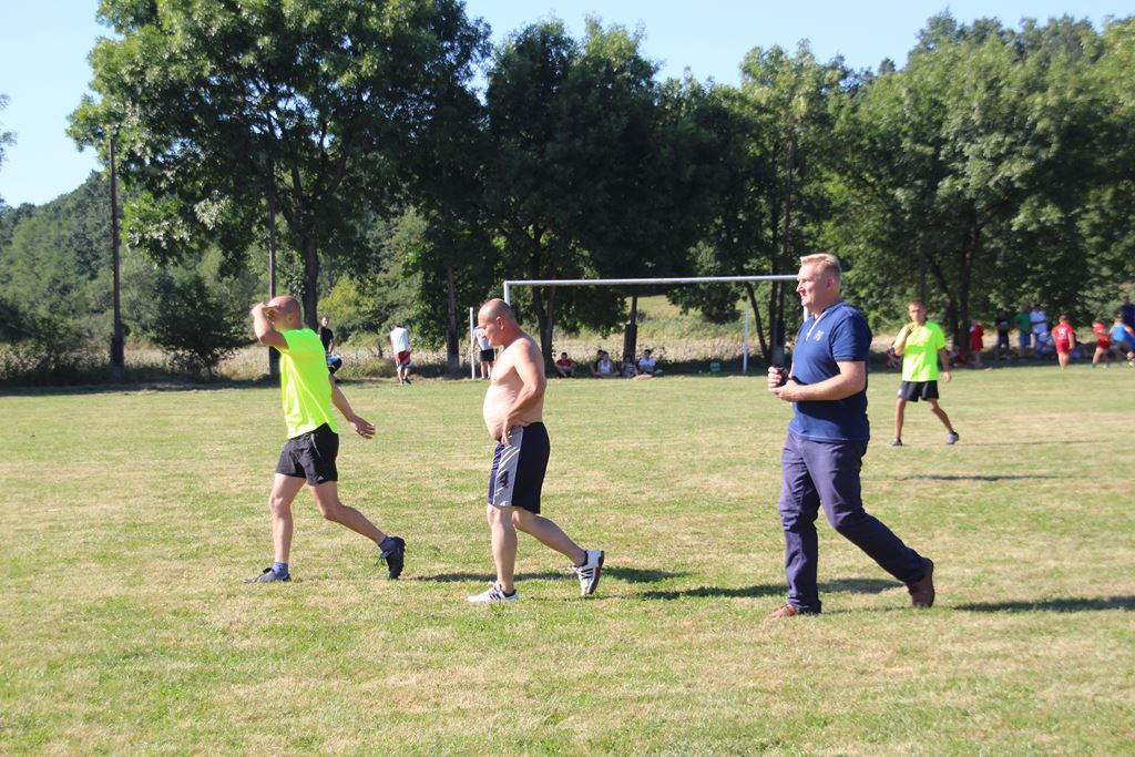 Mieszkańcy gminy Ruja bawią sie na dożynkach w Tyńcu