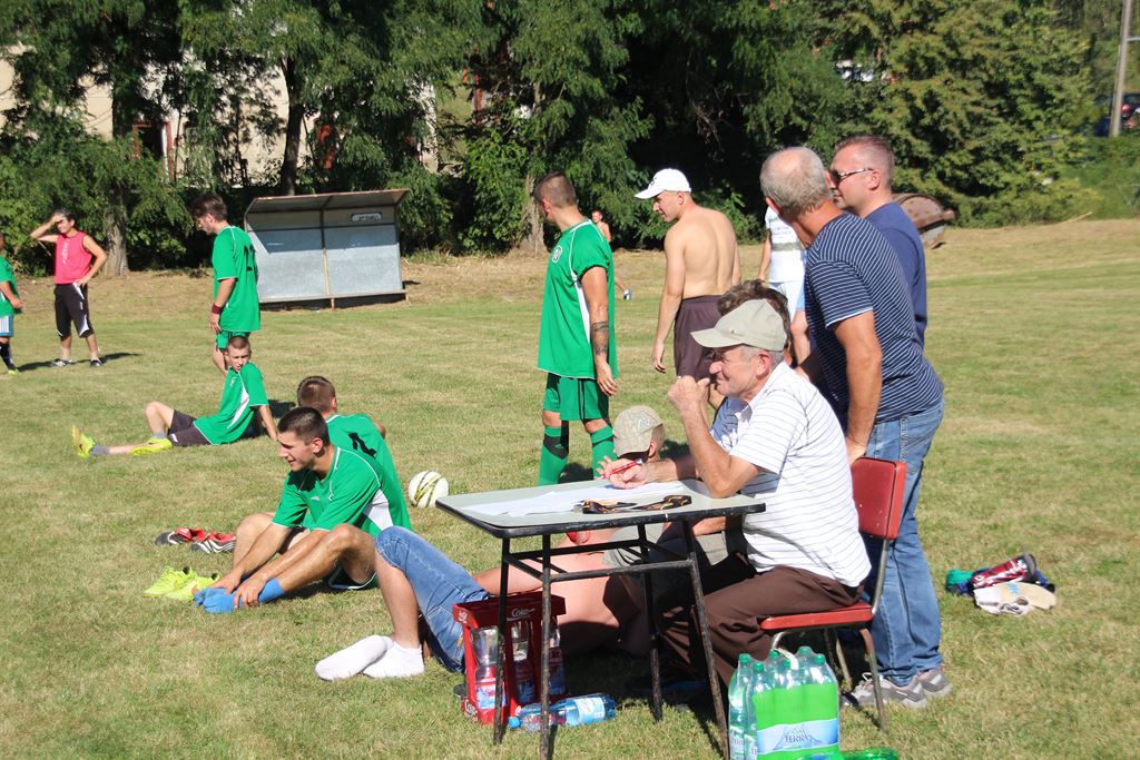 Mieszkańcy gminy Ruja bawią sie na dożynkach w Tyńcu