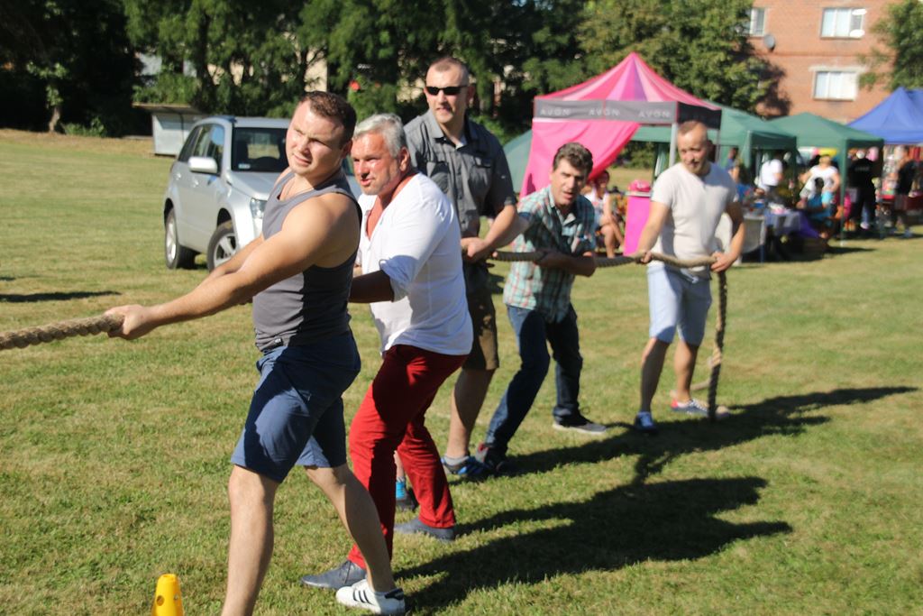 Mieszkańcy gminy Ruja bawią sie na dożynkach w Tyńcu